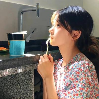 露露·贝特小姐